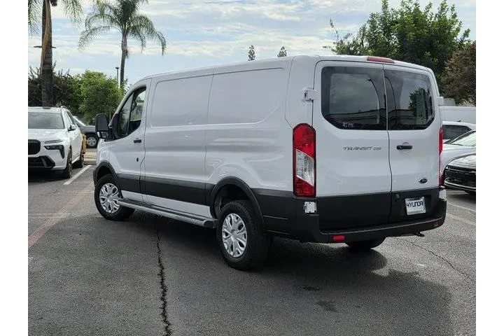 $32300 : Ford Transit 2024 250 3dr SW image 5