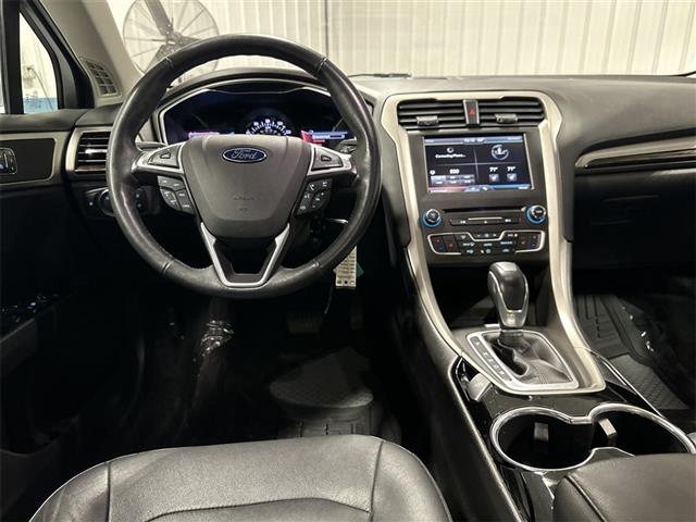 $8403 : Pre-Owned 2016 Fusion SE image 5