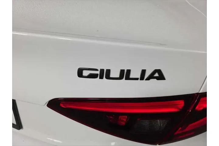 $20987 : Alfa Romeo Giulia 2020 image 10