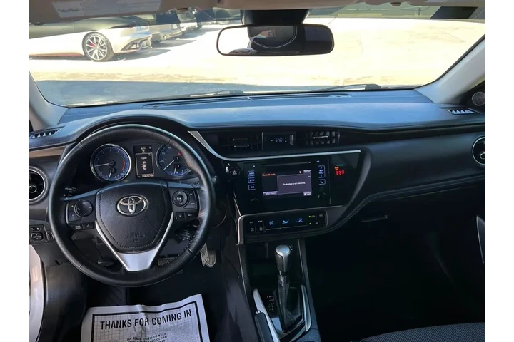 2018 Corolla SE 6M image 9