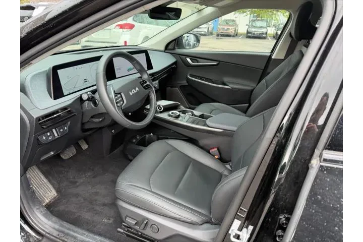 $28766 : Kia EV6 2024 AWD Wind 4dr Cr image 6