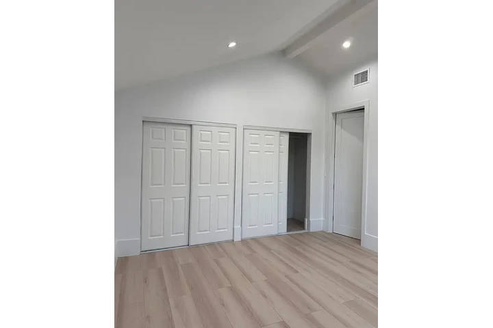$2500 : 3 bed 2 bath home in koreatown image 4