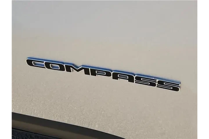 $29995 : Jeep Compass 2025 4x4 Limite image 8