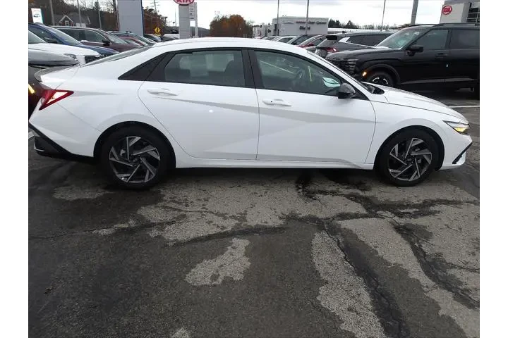 $25301 : Hyundai ELANTRA 2025 SEL Spo image 8