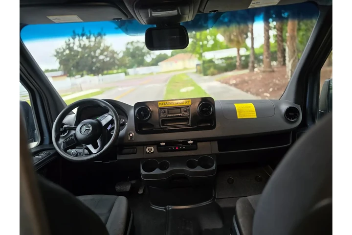 $27900 : MERCEDES BENZ SPRINTER 2500 image 5