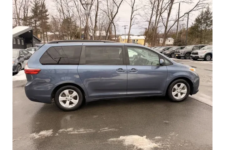 $12995 : 2015 Sienna LE 8-Passenger image 9