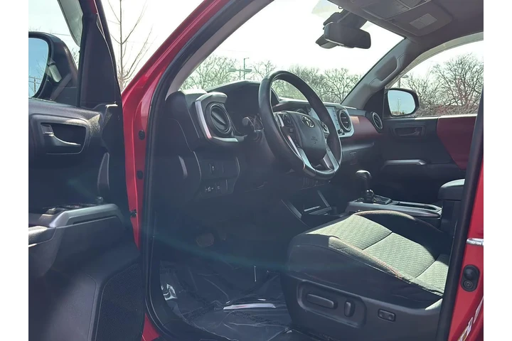 $38111 : Gold Certified 2023 Tacoma SR image 2