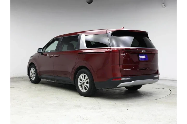 $29998 : Kia Carnival 2024 LX 4dr Min image 2