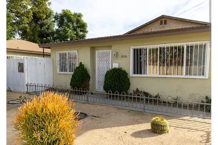 $2250 : Casa De Renta En Paramount image 1