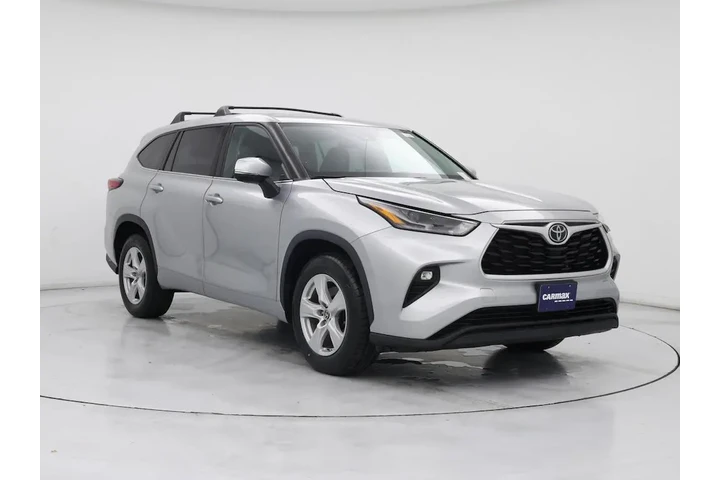 $29998 : Toyota Highlander 2022 LE 4d image 1