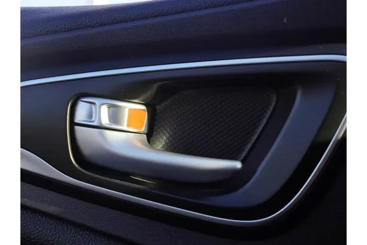 $8812 : Chrysler 200 2017 Limited 4d image 8