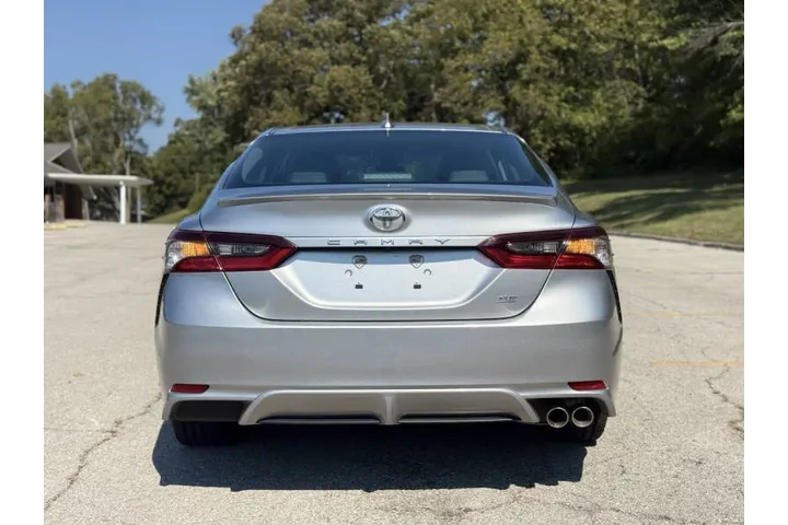 $20999 : 2022 Camry SE image 8