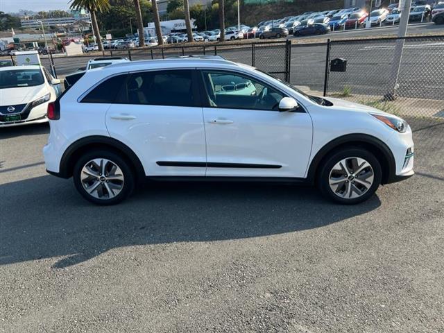 $23200 : Used 2021 Niro EV EX Premium image 4