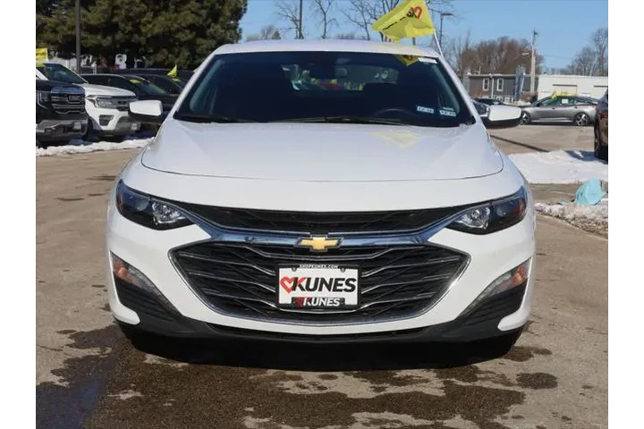 $18177 : Chevrolet Malibu 2024 LT 4dr image 2