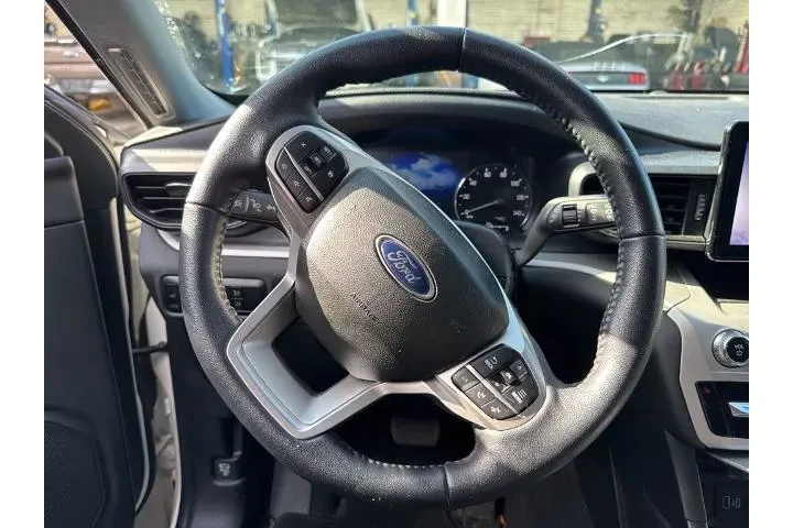 $27482 : Ford Explorer 2023 XLT 4dr S image 9