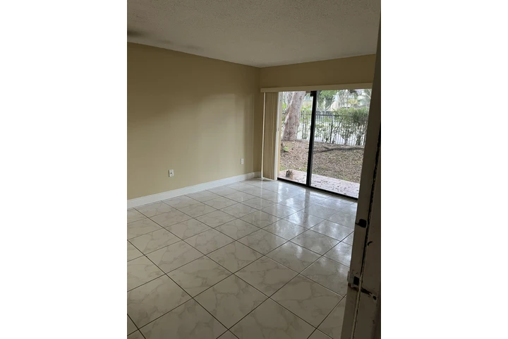 $2050 : Condo 2/1 For Rent image 1