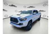 $32990 : Toyota Tacoma 2020 4x4 TRD S thumbnail