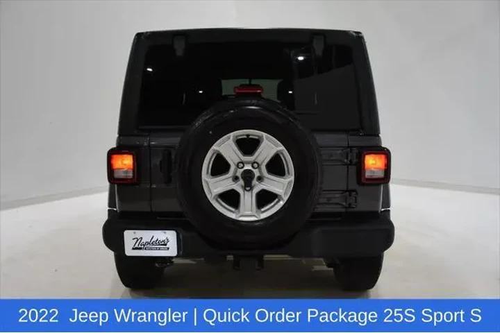 $26725 : Jeep Wrangler Unlimited 2022 image 5