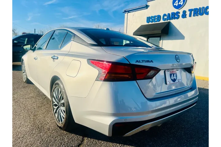 $22995 : 2024 Altima 2.5 SV image 5