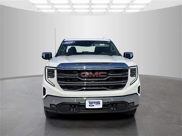 $52995 : Pre-Owned 2022 Sierra 1500 SLT image 2