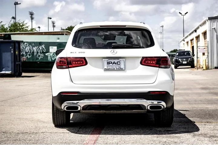 $27999 : Mercedes-Benz GLC 2022 GLC 3 image 6