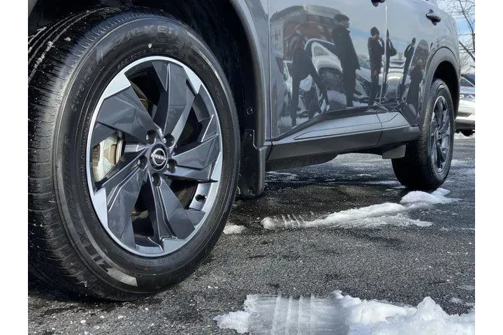 $22850 : Nissan Rogue 2025 SV 4dr Cro image 9