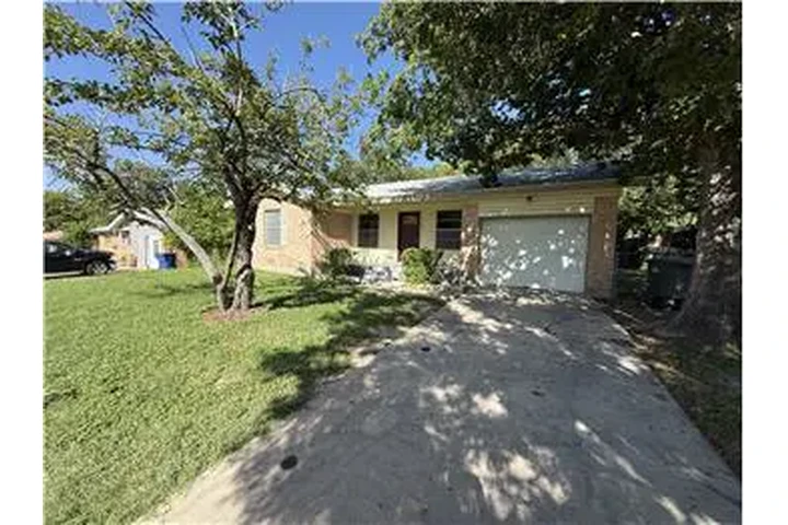 $1295 : Rental property with 3 bedro image 3