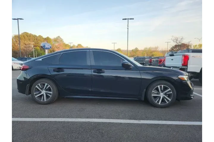 $21790 : Honda Civic 2023 LX 4dr Hatc image 2