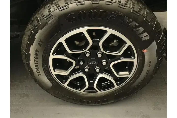 $39970 : Ford F-150 2023 4x4 XLT 4dr image 9