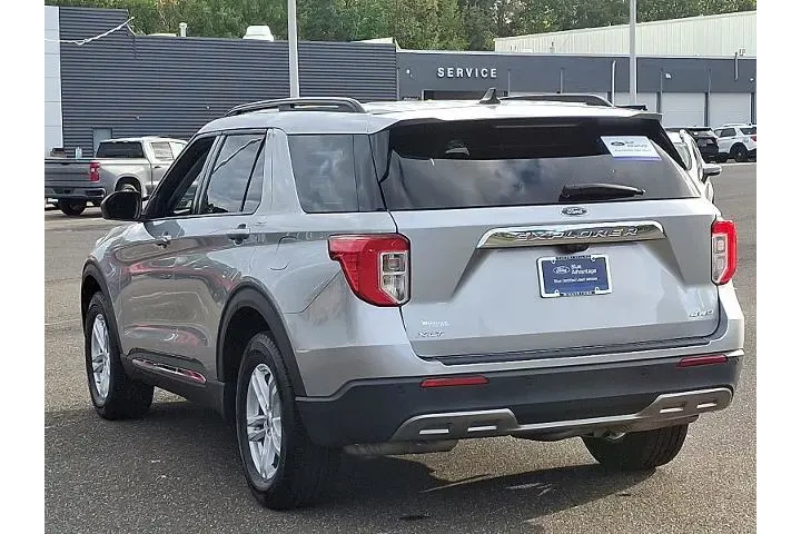 $32497 : Ford Explorer 2022 AWD XLT 4 image 4