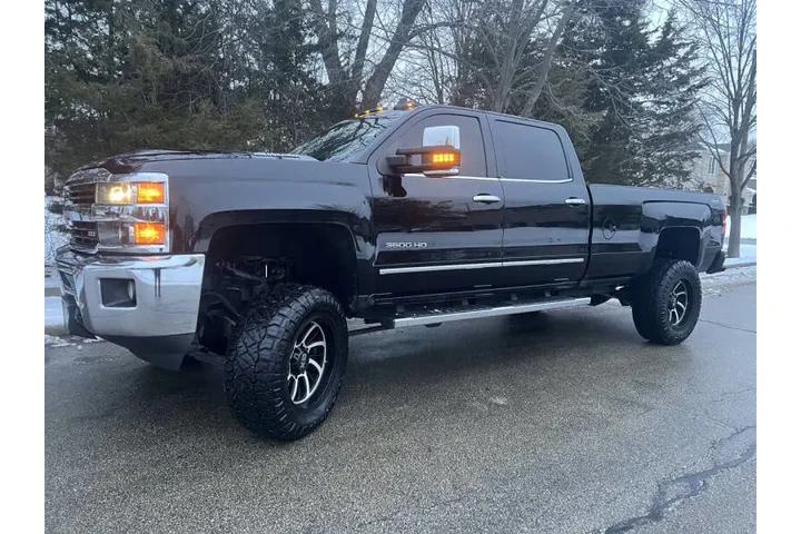 $35997 : 2017 Silverado 3500HD LTZ image 10