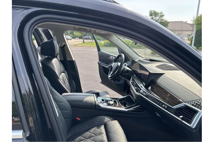 $58996 : 2024 X7 xDrive40i image 4
