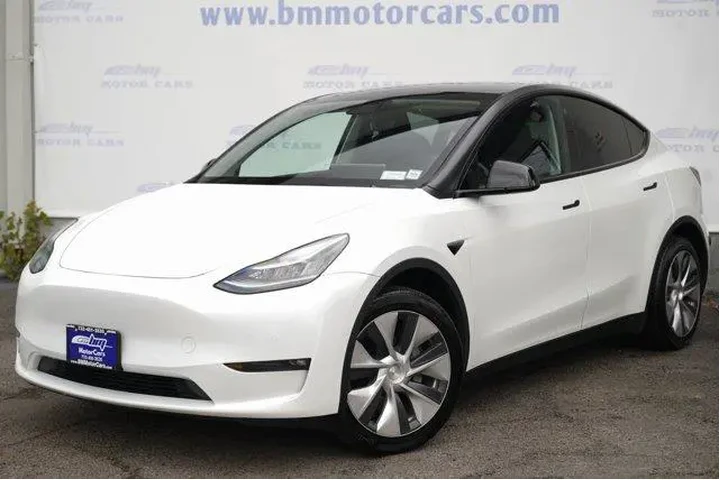 $22900 : Tesla Model Y 2021 AWD Long image 2