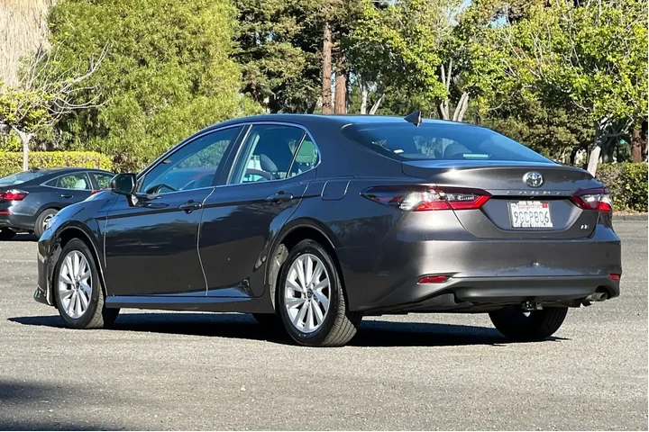 Toyota Camry 2023 LE 4dr Sed image 5
