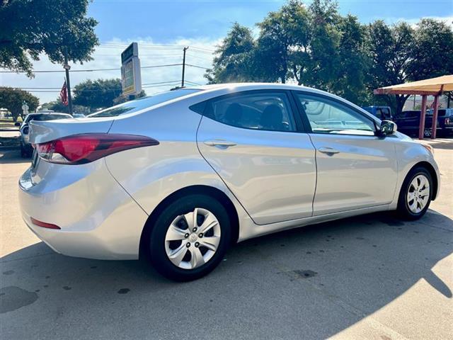 $10950 : 2016 HYUNDAI ELANTRA SE image 7