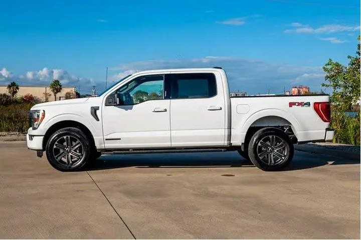 $35162 : Ford F-150 2022 4x4 XLT 4dr image 4