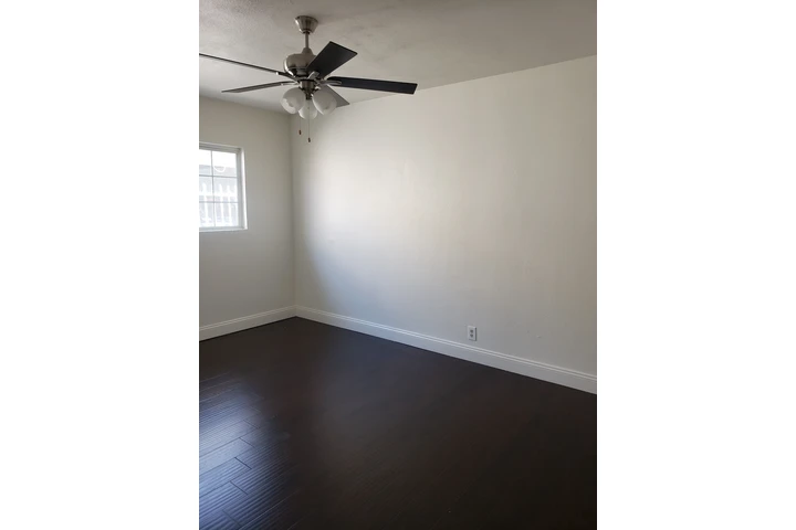 $2495 : Bell - Casa de 2-Recamara image 3