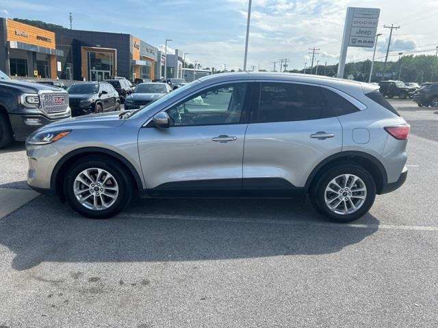 $18998 : PRE-OWNED 2021 FORD ESCAPE SE image 2