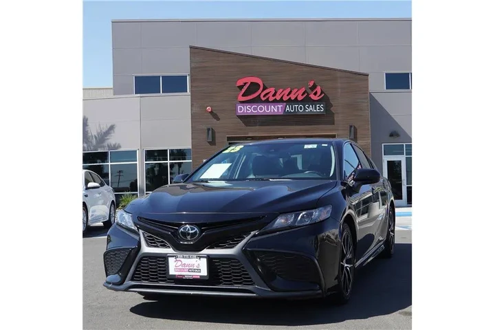 $24984 : 2023 Camry SE Sedan 4D image 1