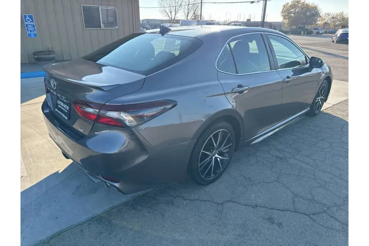 $22999 : 2021 Camry SE image 6