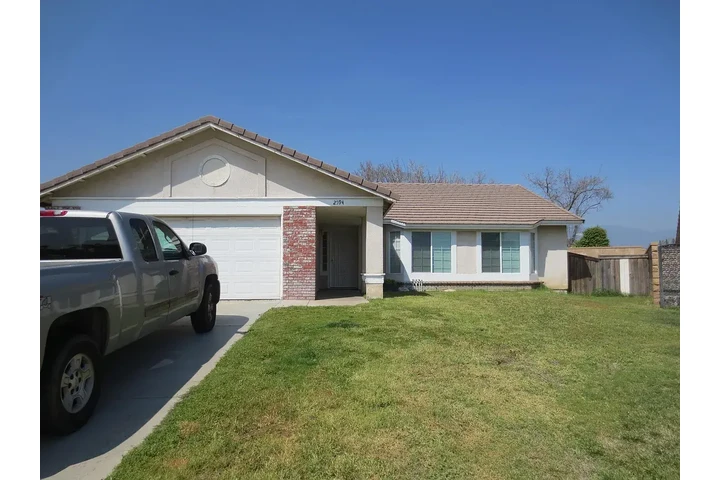 $1200 : Rialto- 3 Recamaras image 1