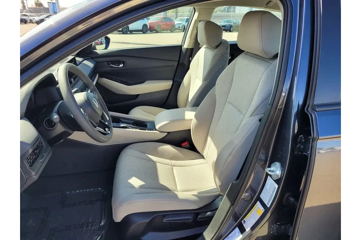 $27988 : Honda Accord 2025 LX 4dr Sed image 10