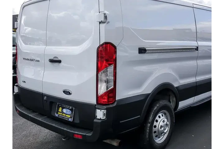 $27933 : Ford Transit 2021 AWD 250 3d image 7