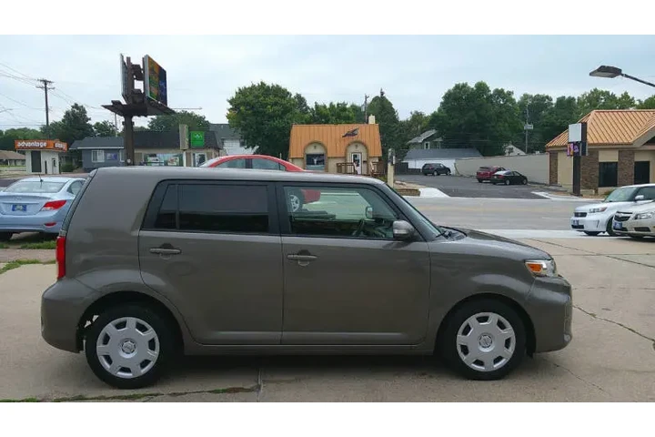 $8999 : 2012 xB image 6