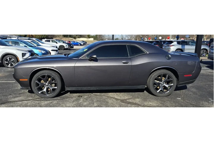 $23500 : Dodge Challenger 2020 SXT 2d image 2