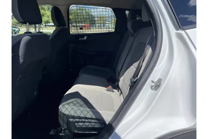 $9900 : 2020 Escape SE image 3
