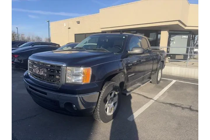 $10977 : GMC Sierra 1500 2011 4x4 SLE image 1