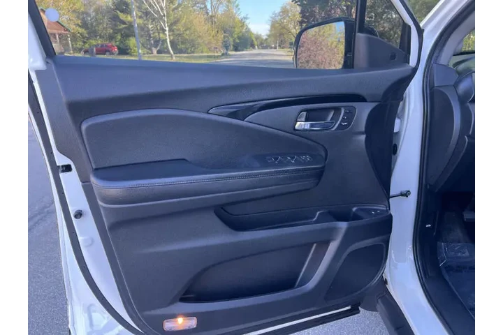 $24997 : 2019 Pilot Elite image 8