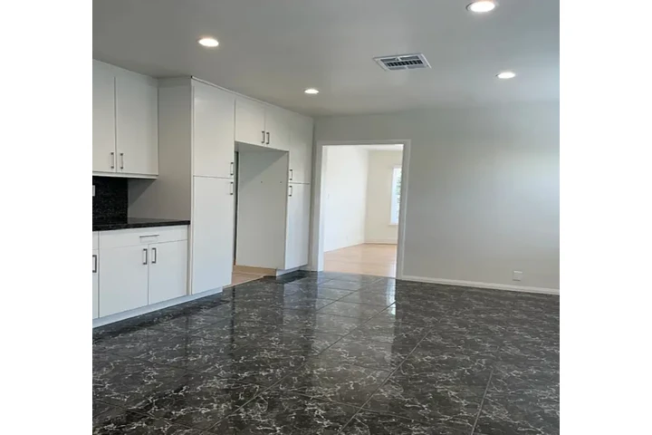 $3150 : Nice 3 bedroom house image 5