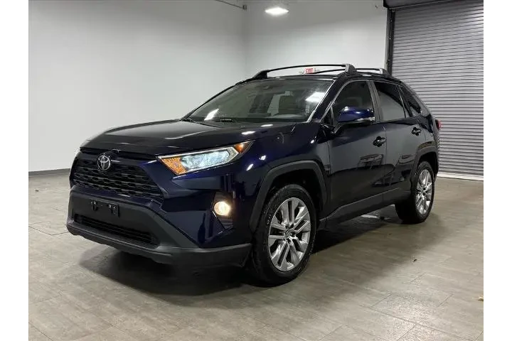 $22999 : Toyota RAV4 2021 XLE Premium image 8